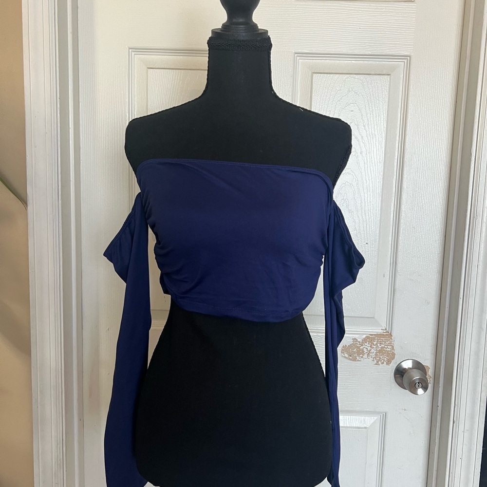 Almost Famous Off-Shoulder Crop Top in Navy